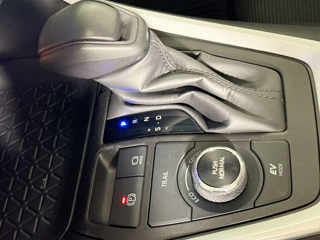 Used 2024 Toyota RAV4 LE image 18