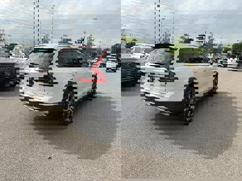 New 2025 Volvo V90 B6 Cross Country Ultra w/ Protection Package Premier image 7