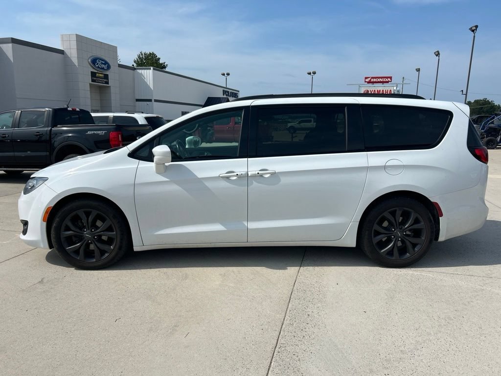 Used 2019 Chrysler Pacifica Touring-L Plus w/ S Appearance Package FWD image 5