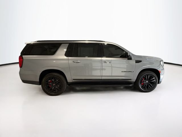Used 2023 GMC Yukon XL Denali AWD/4WD image 8