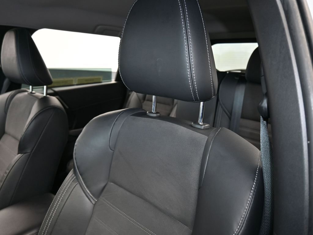 Used 2023 Mitsubishi Outlander SE image 16