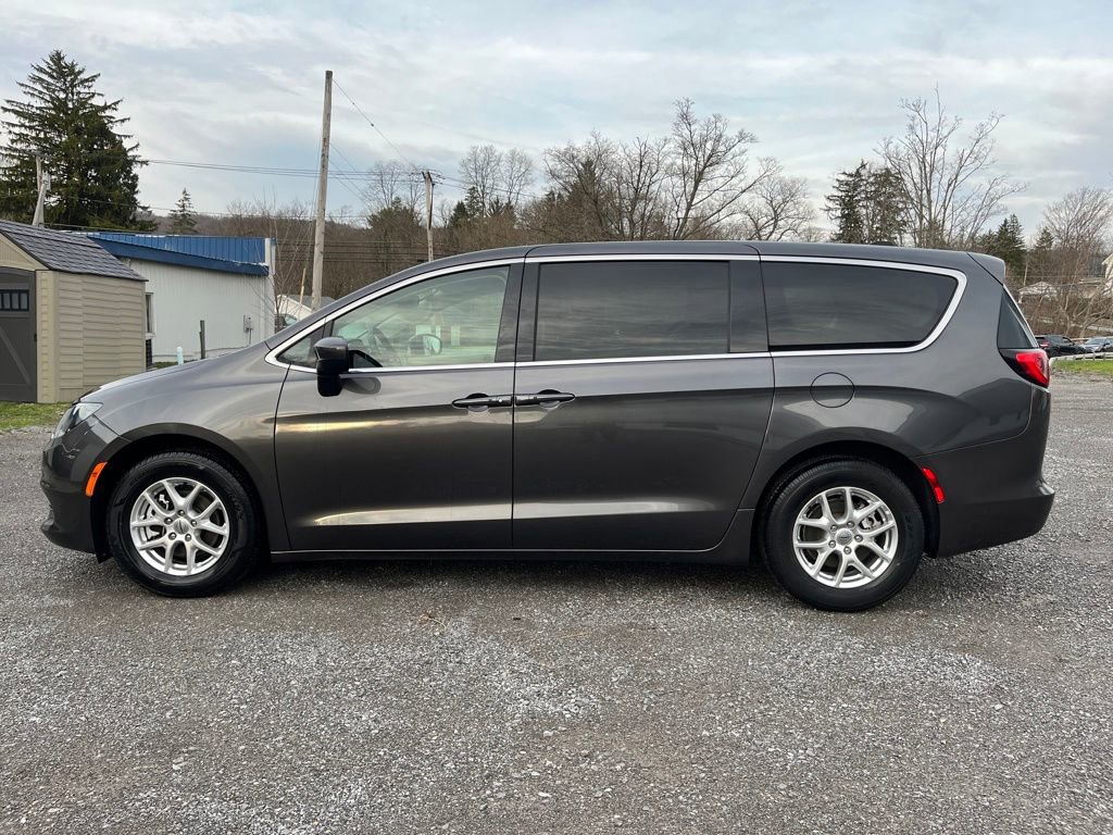 Used 2023 Chrysler Voyager LX image 11