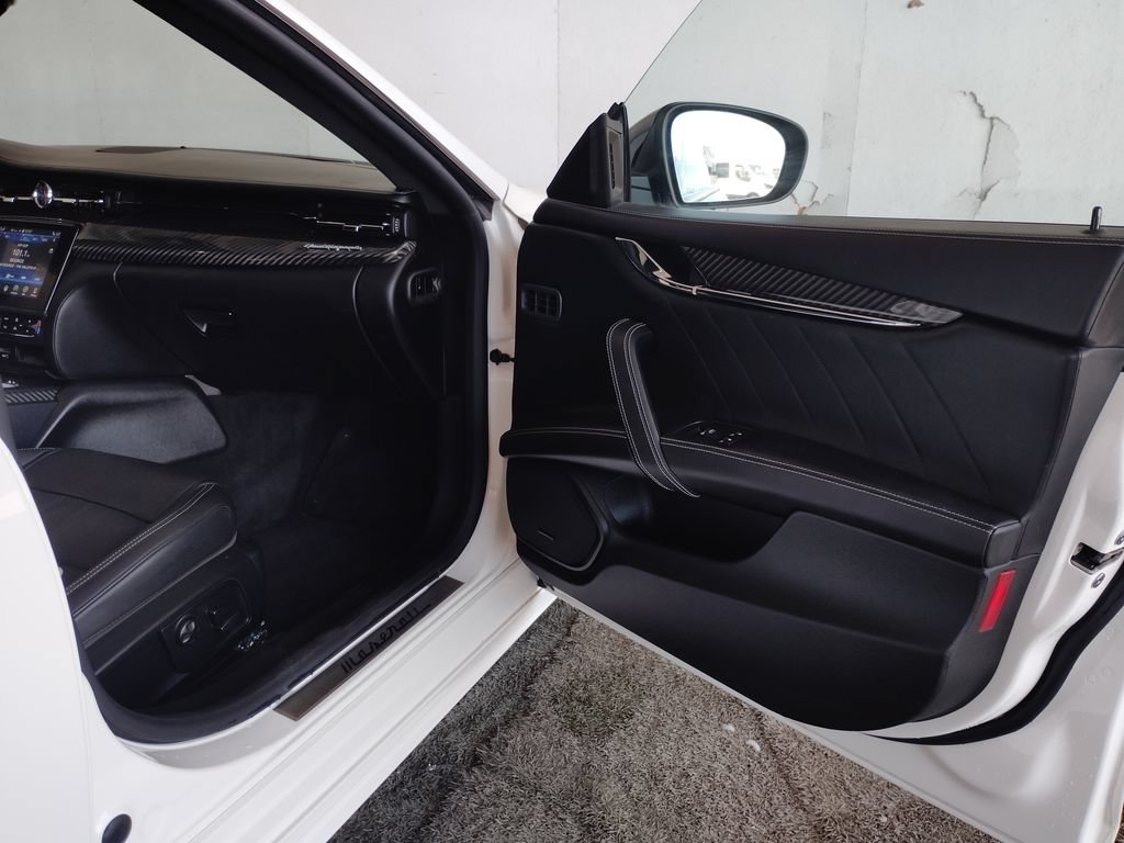 Used 2020 Maserati Quattroporte S GranSport Q4 AWD/4WD image 9