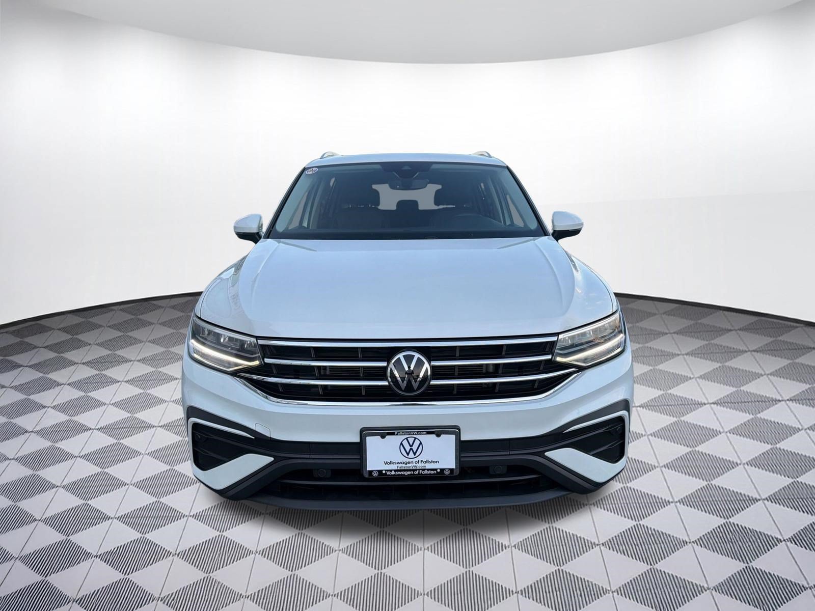 Certified 2023 Volkswagen Tiguan SE w/ Panoramic Sunroof Package AWD/4WD image 6