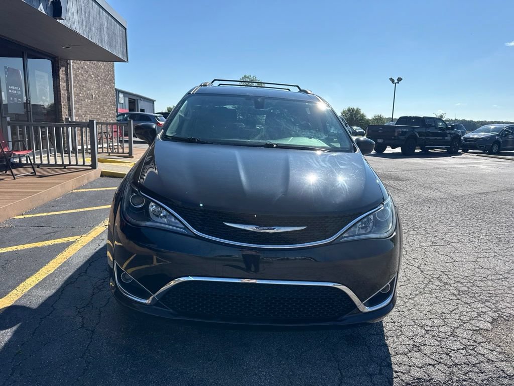 Used 2020 Chrysler Pacifica Touring-L FWD video 2