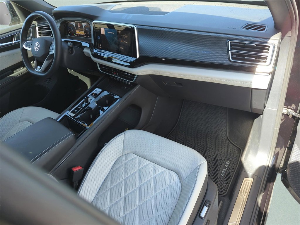 Used 2025 Volkswagen Atlas Cross Sport SEL Premium R-Line image 18
