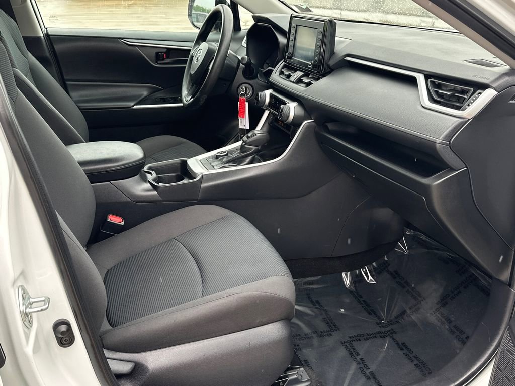 Used 2021 Toyota RAV4 LE AWD/4WD image 11
