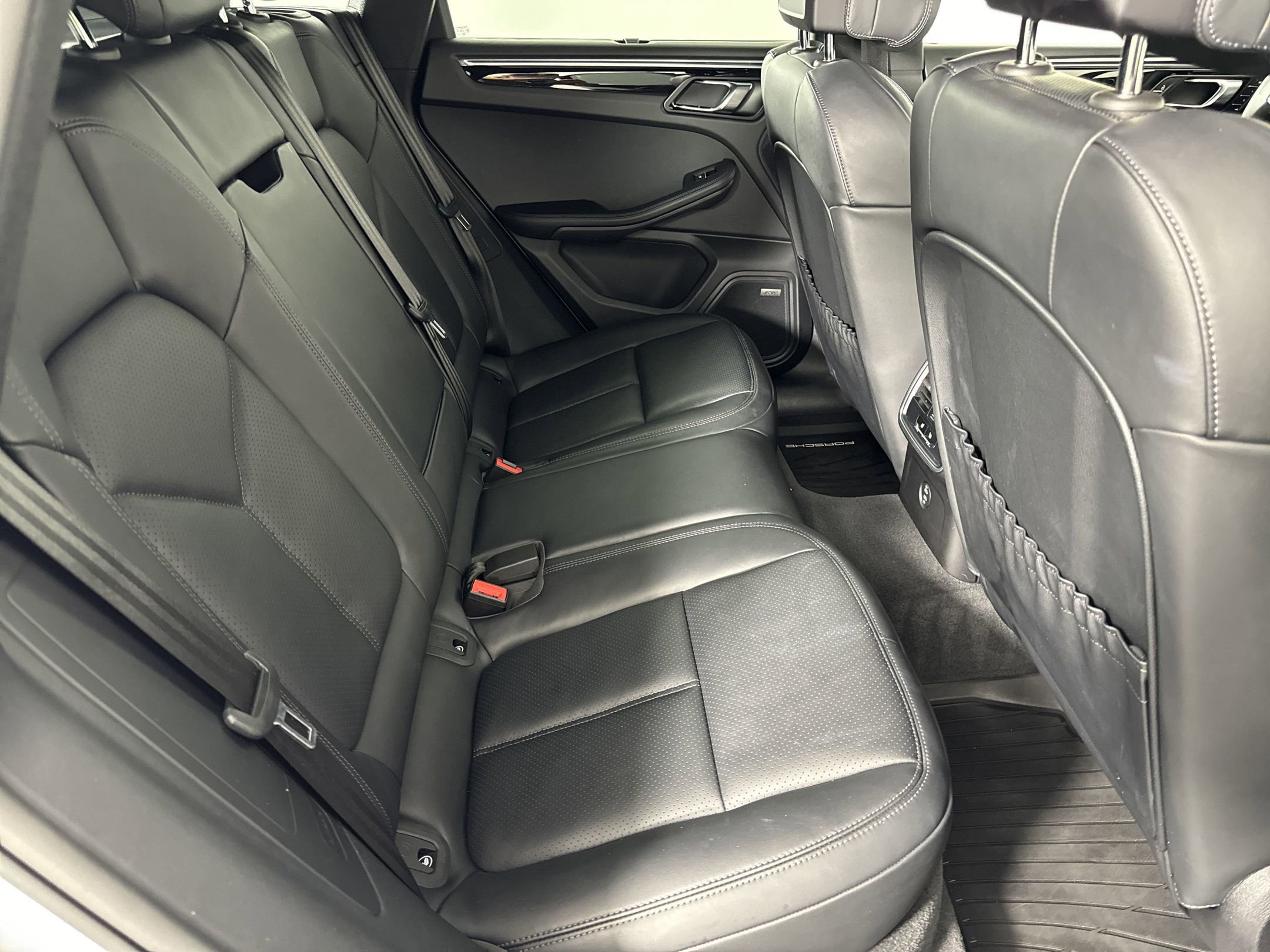 Certified 2025 Porsche Macan image 29