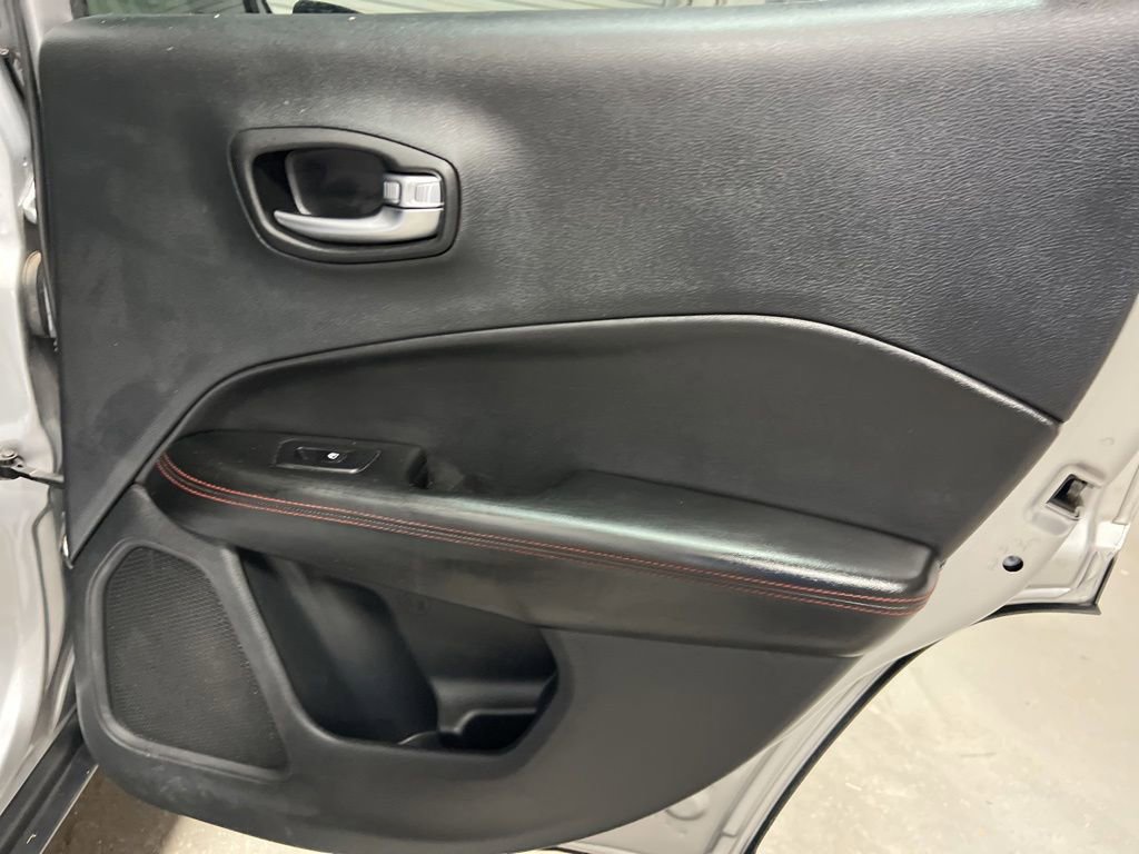 Used 2020 Jeep Compass Trailhawk AWD/4WD image 13