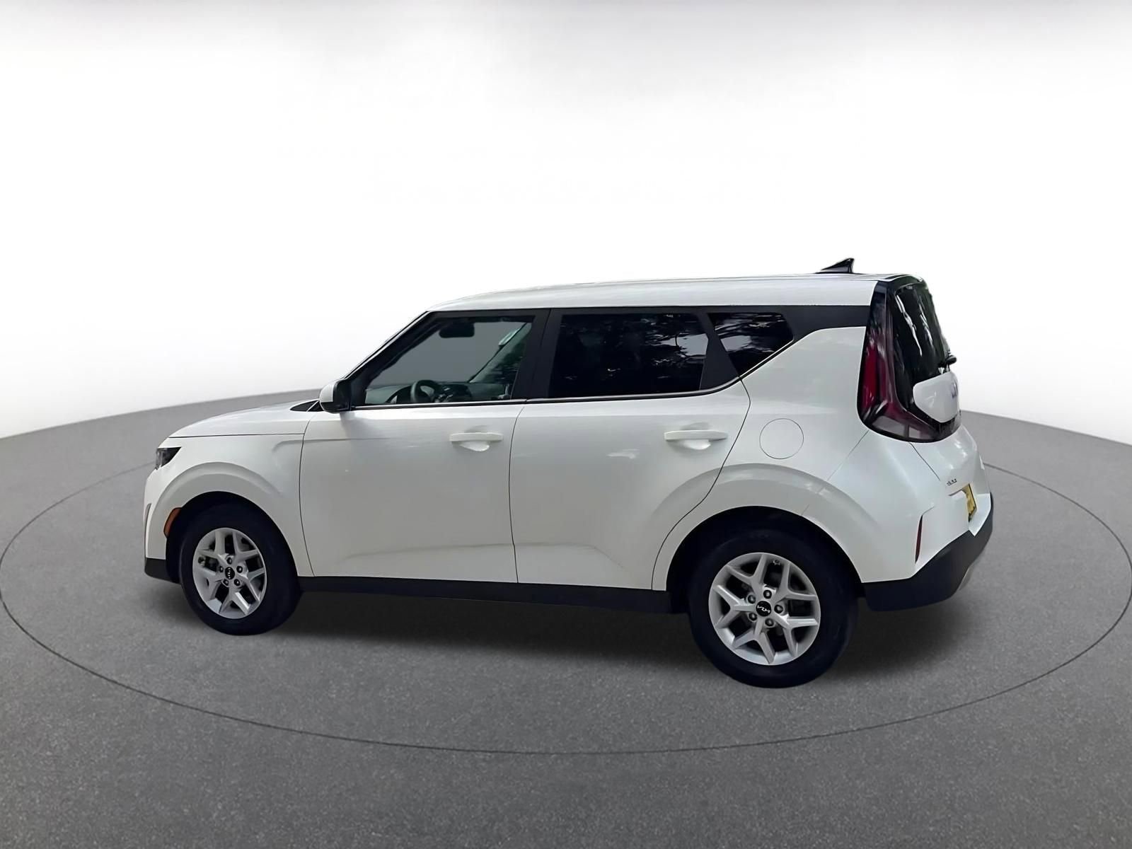 Used 2025 Kia Soul LX w/ LX Technology Package FWD image 10