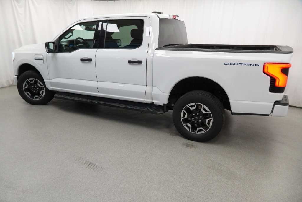 Used 2022 Ford F150 Lightning XLT AWD/4WD image 6