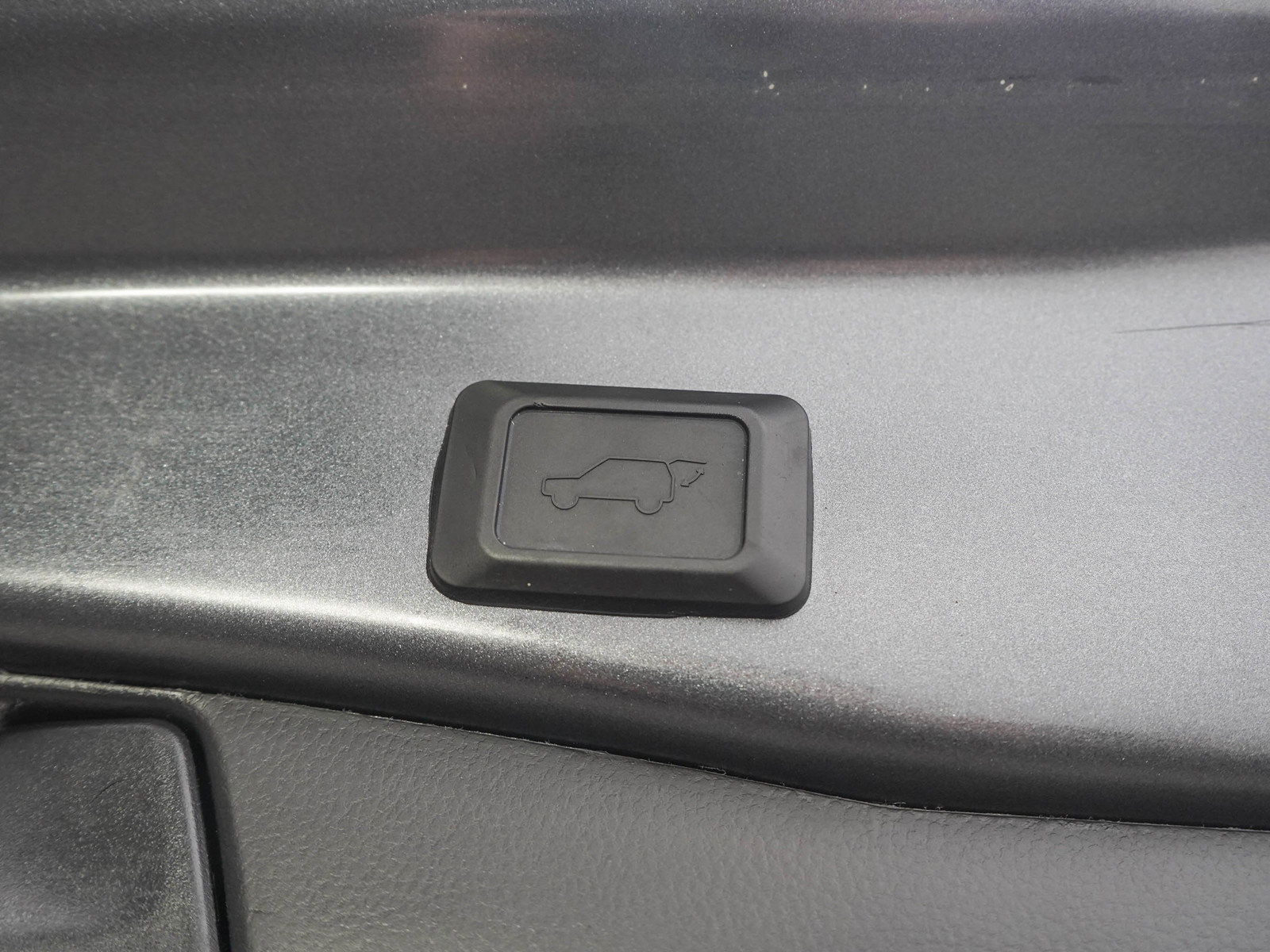 Used 2025 Toyota RAV4 XLE w/ Convenience Package AWD/4WD image 11