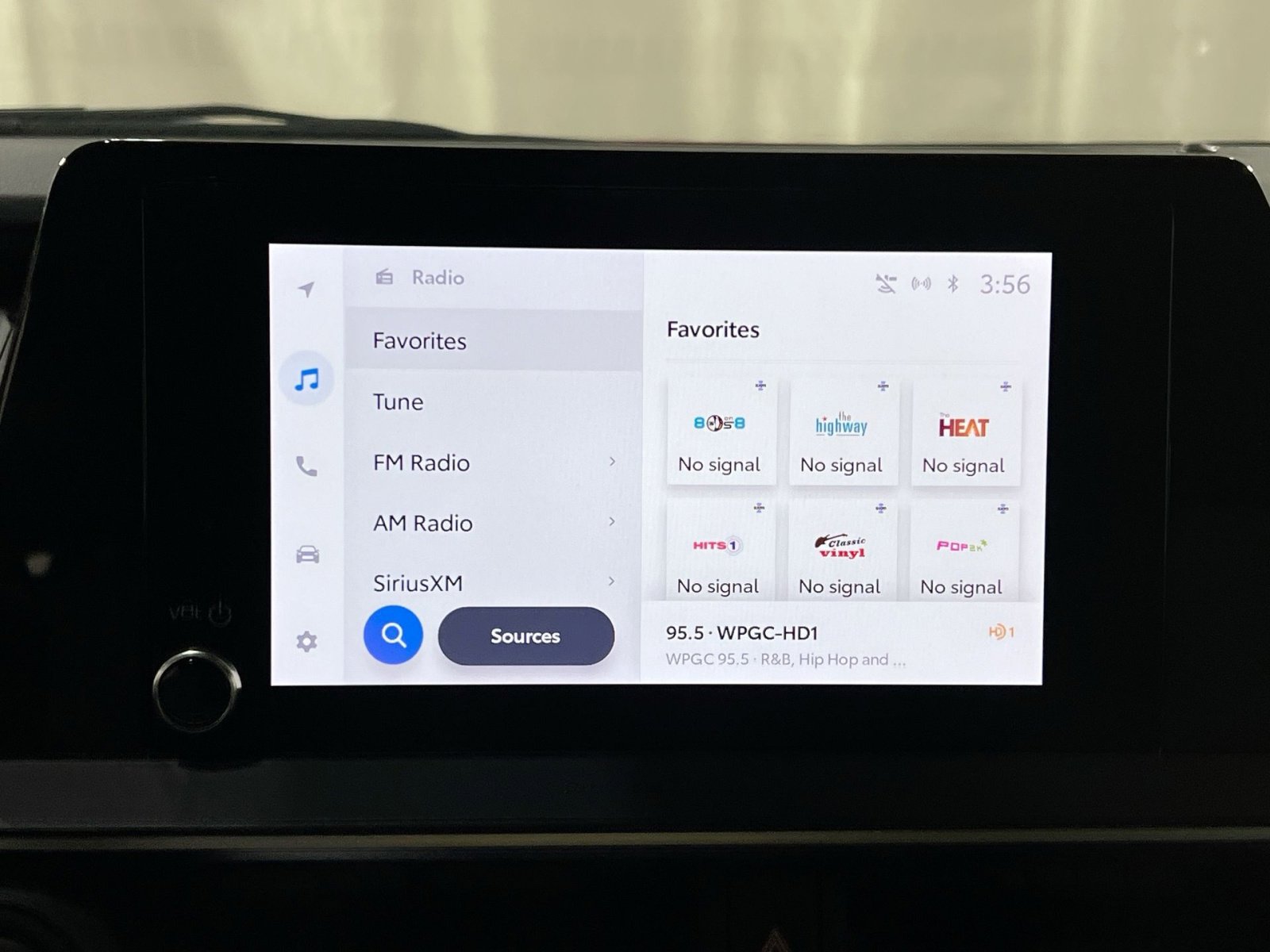 Used 2023 Toyota Prius LE image 18