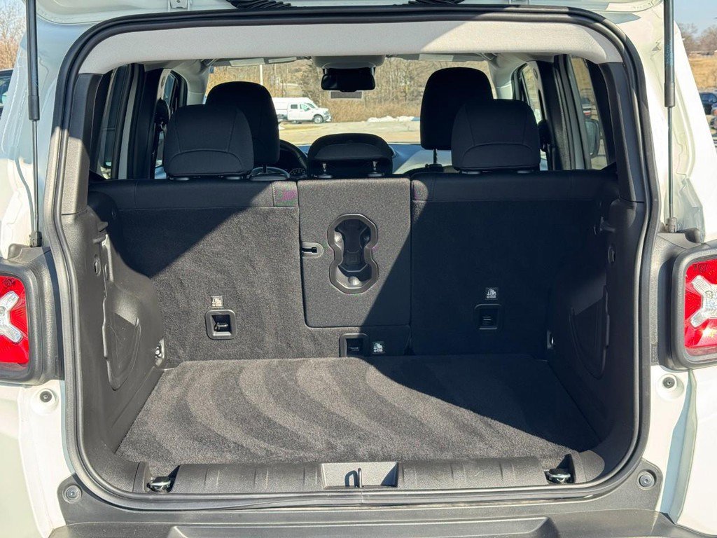Used 2022 Jeep Renegade Latitude w/ Convenience Group image 5