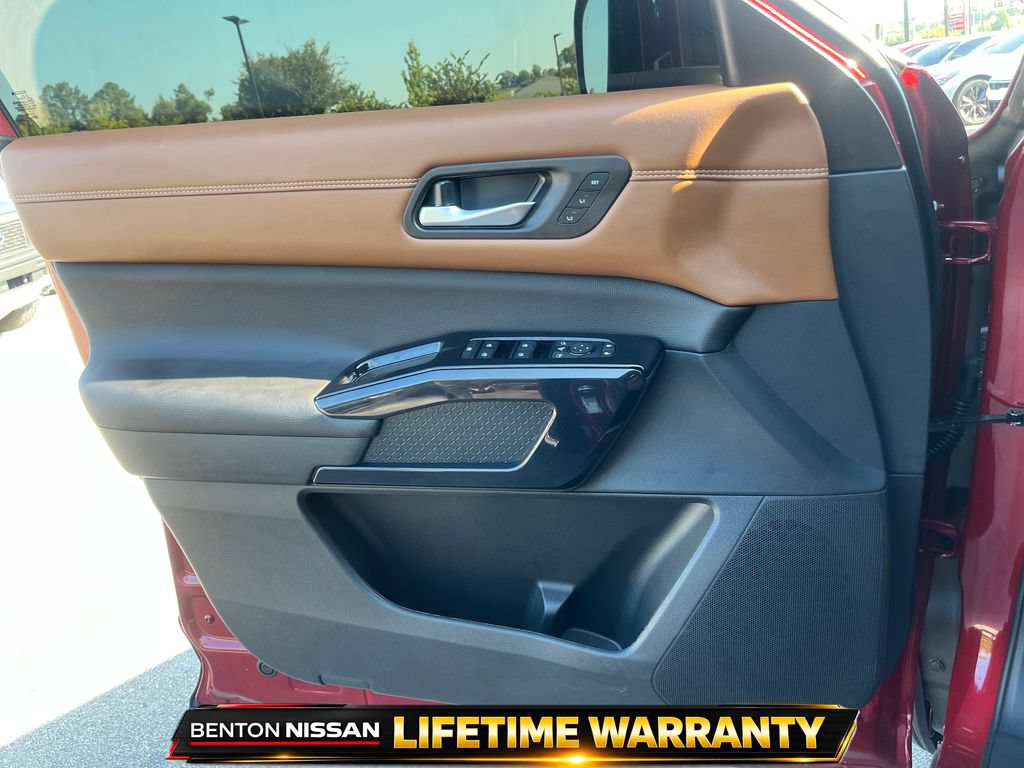 Used 2026 Nissan Pathfinder Platinum AWD/4WD image 5
