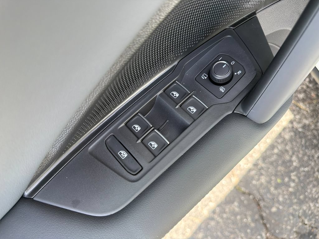 New 2026 Volkswagen Tiguan SEL R-Line AWD/4WD image 12