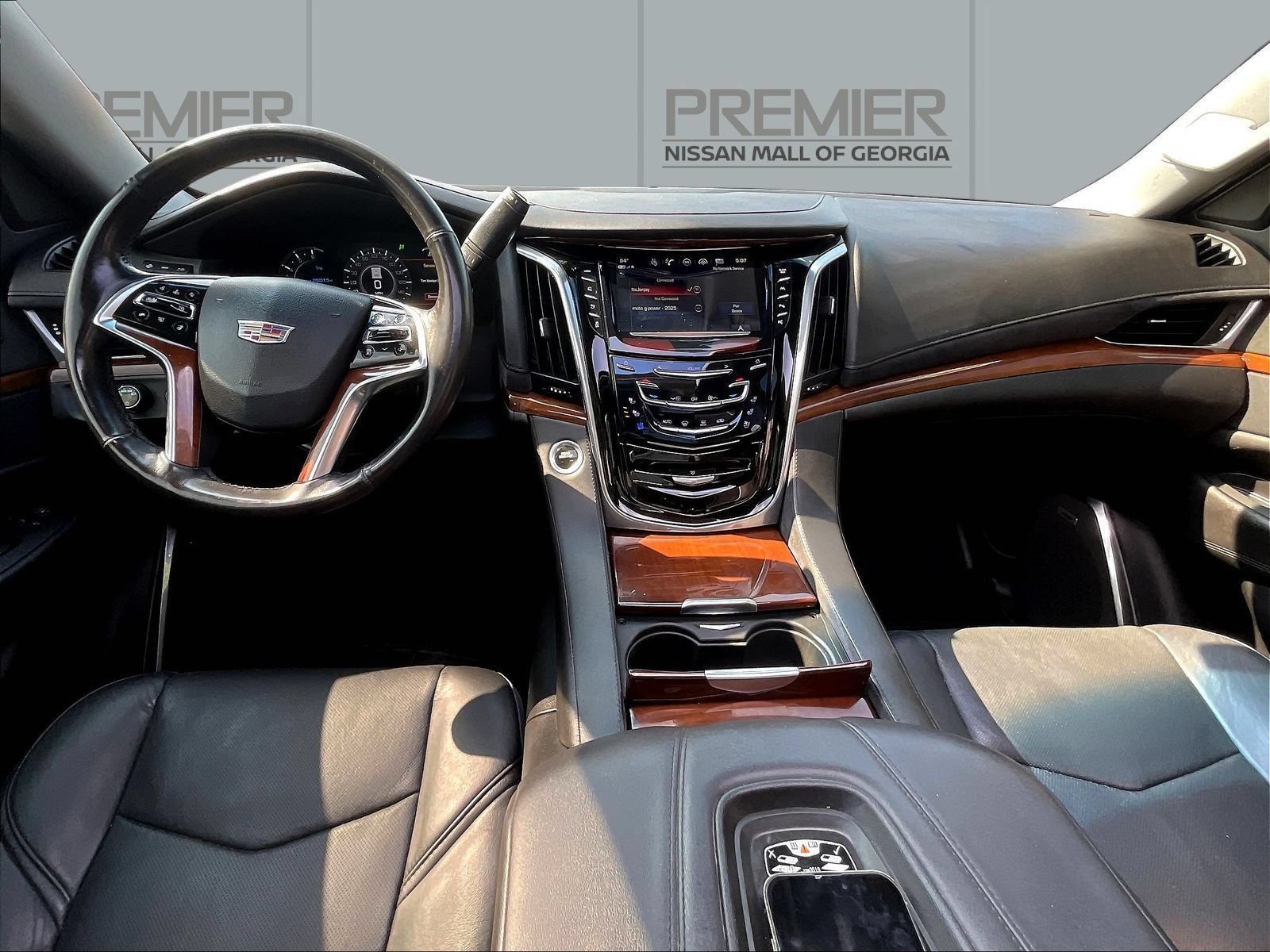 Used 2019 Cadillac Escalade Luxury AWD/4WD image 9