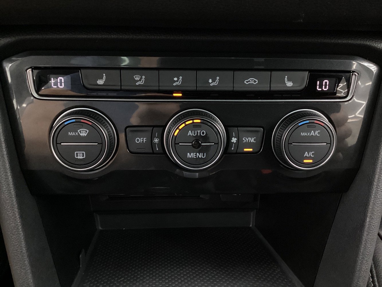 Used 2018 Volkswagen Tiguan SE AWD/4WD image 37