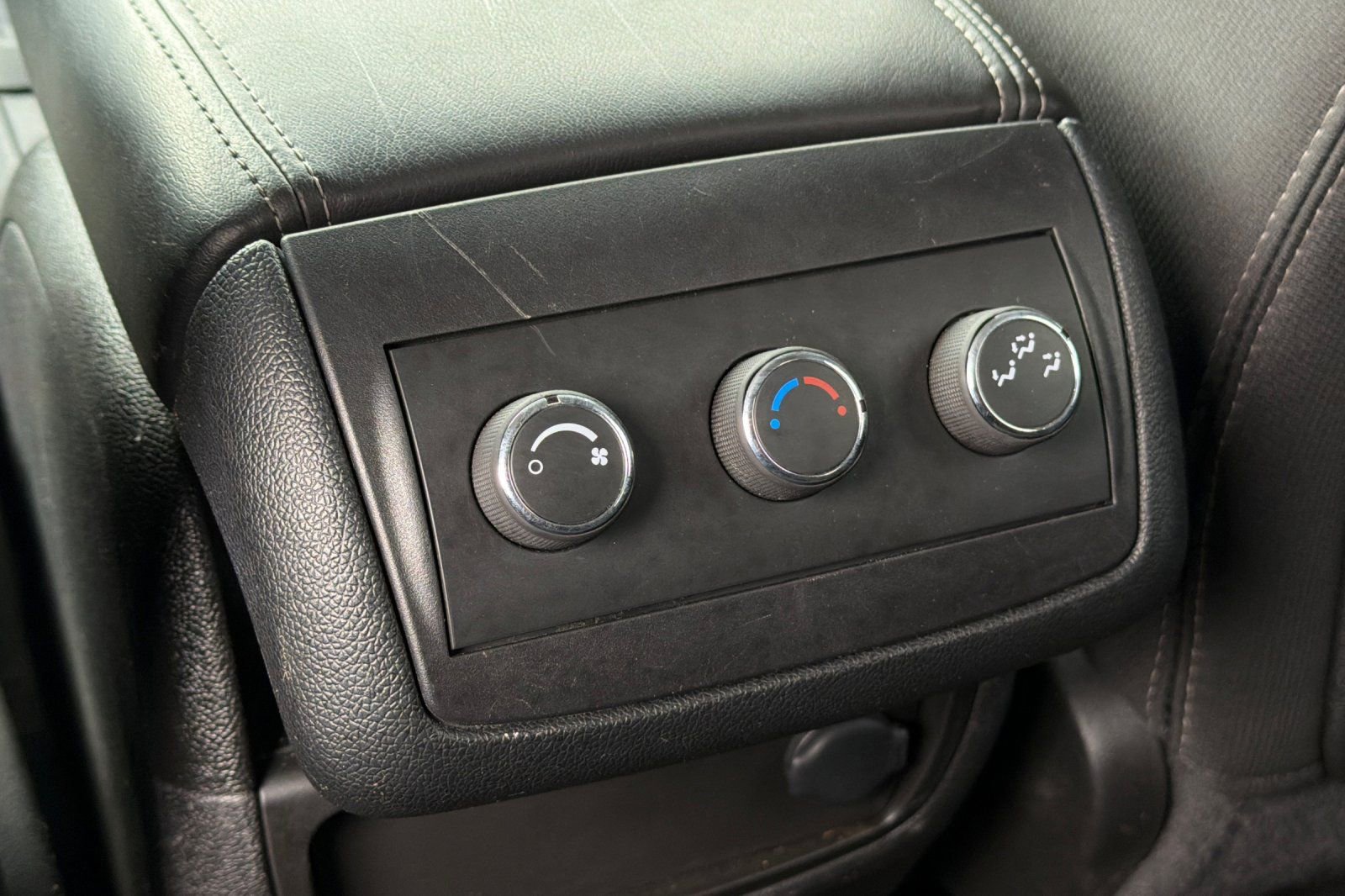 Used 2014 GMC Acadia SLE image 38