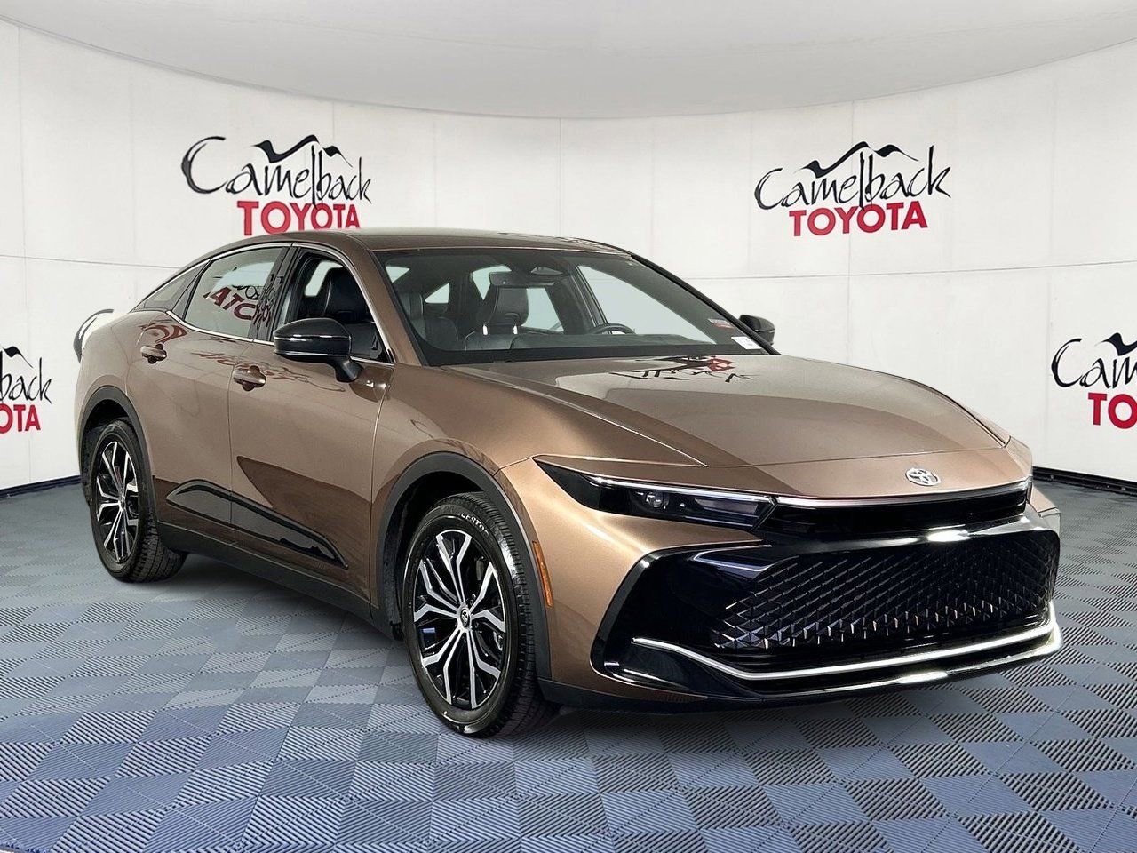 Used 2026 Toyota Crown XLE AWD/4WD image 3