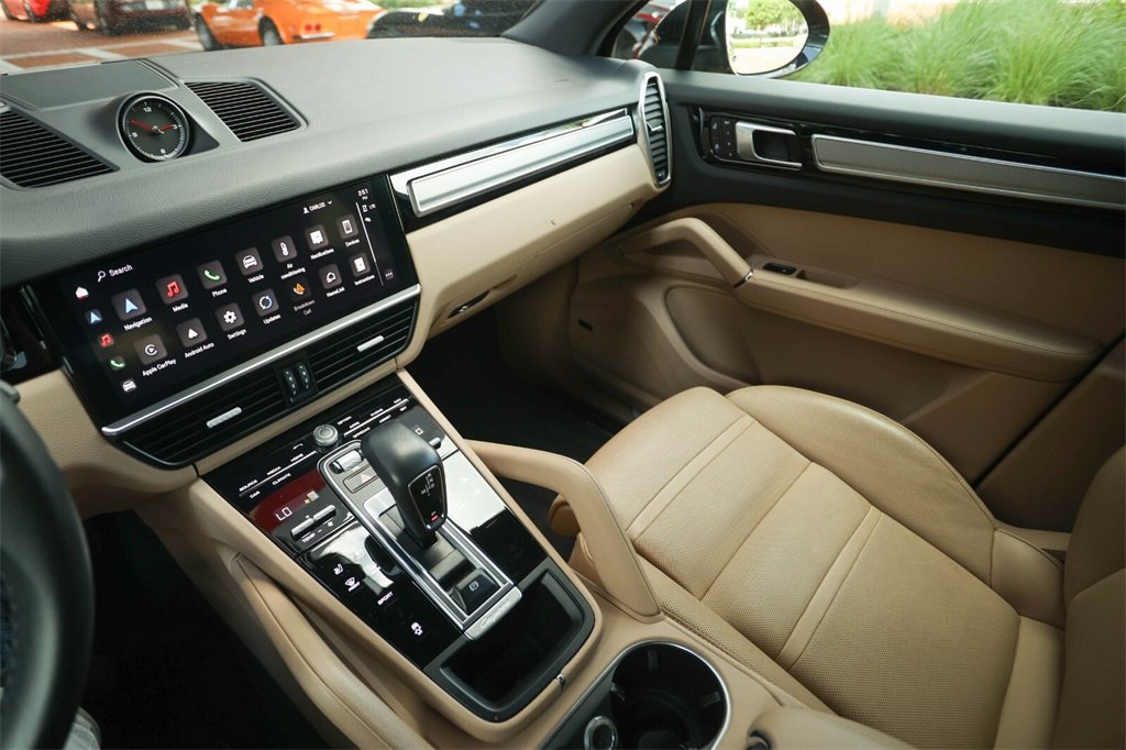 Used 2022 Porsche Cayenne Platinum Edition image 24