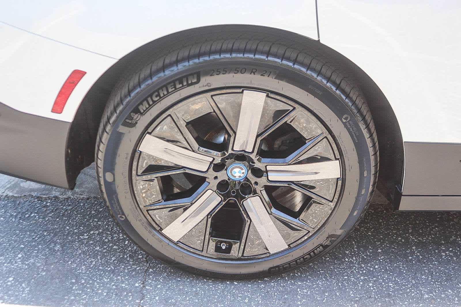 Used 2024 BMW iX xDrive50 AWD/4WD image 8