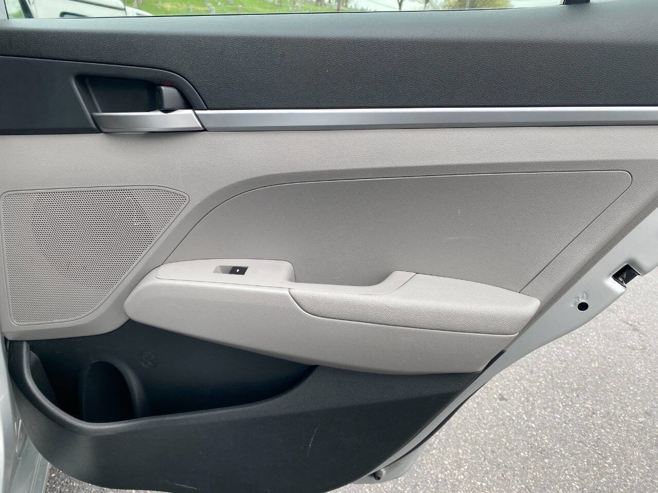 Used 2019 Hyundai Elantra SE image 27