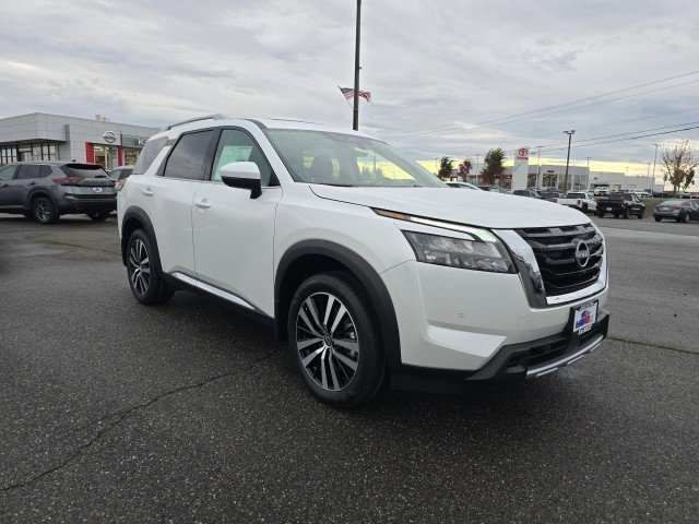 New 2025 Nissan Pathfinder Platinum w/ Cargo Package