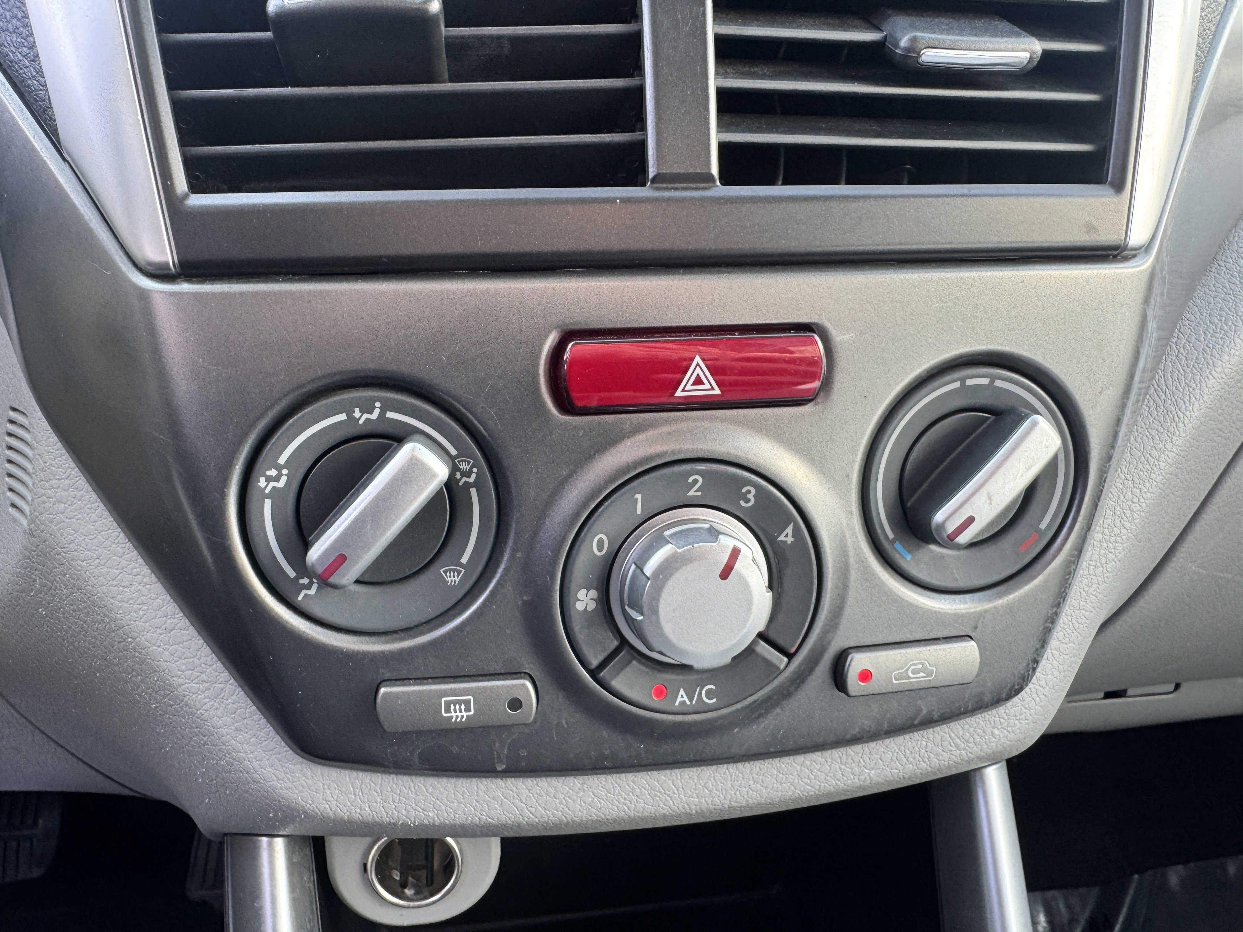 Used 2012 Subaru Forester 2.5X Premium w/ Popular Pkg 3 image 26