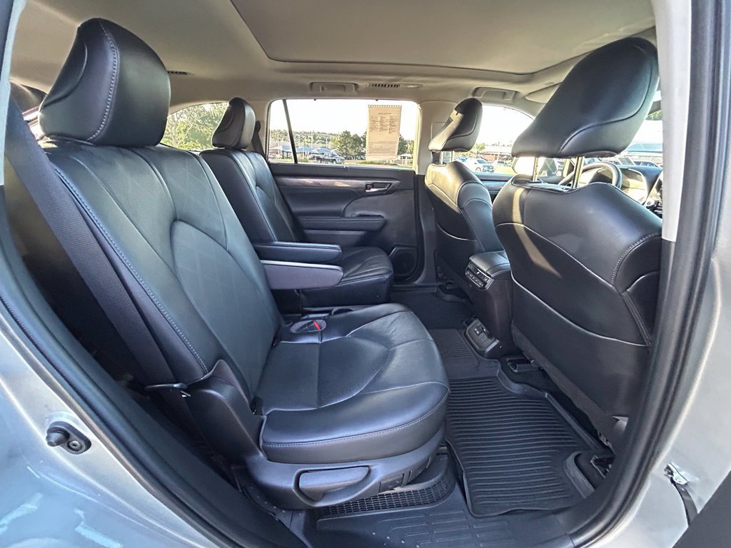 Used 2022 Toyota Highlander Platinum AWD/4WD image 31