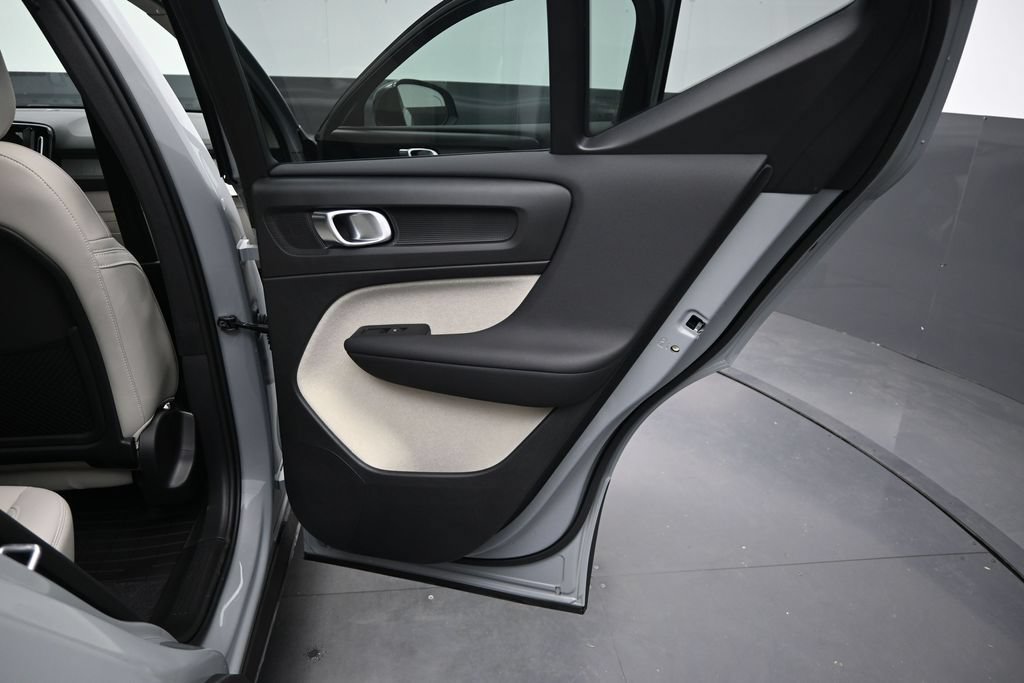 New 2026 Volvo XC40 B5 Plus w/ Protection Package Premier AWD/4WD image 17