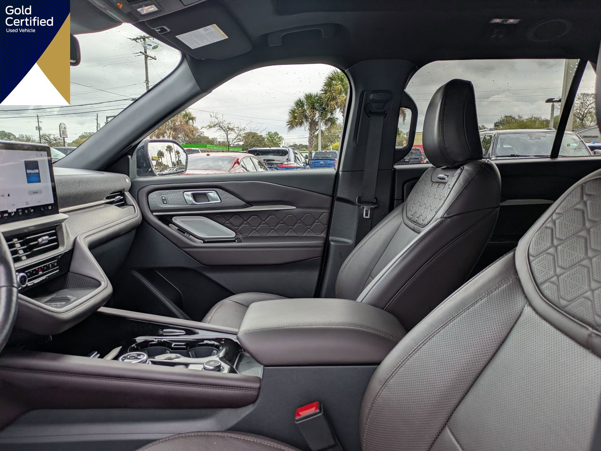 Certified 2025 Ford Explorer Platinum w/ LUX Leather Package image 27