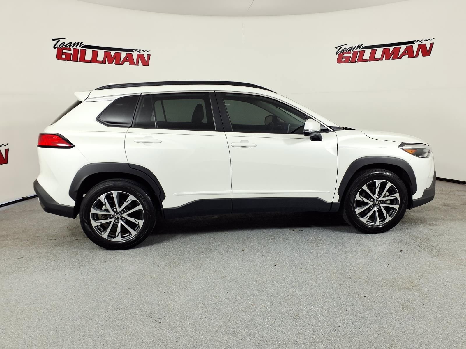 Used 2023 Toyota Corolla Cross XLE w/ Convenience Package image 3