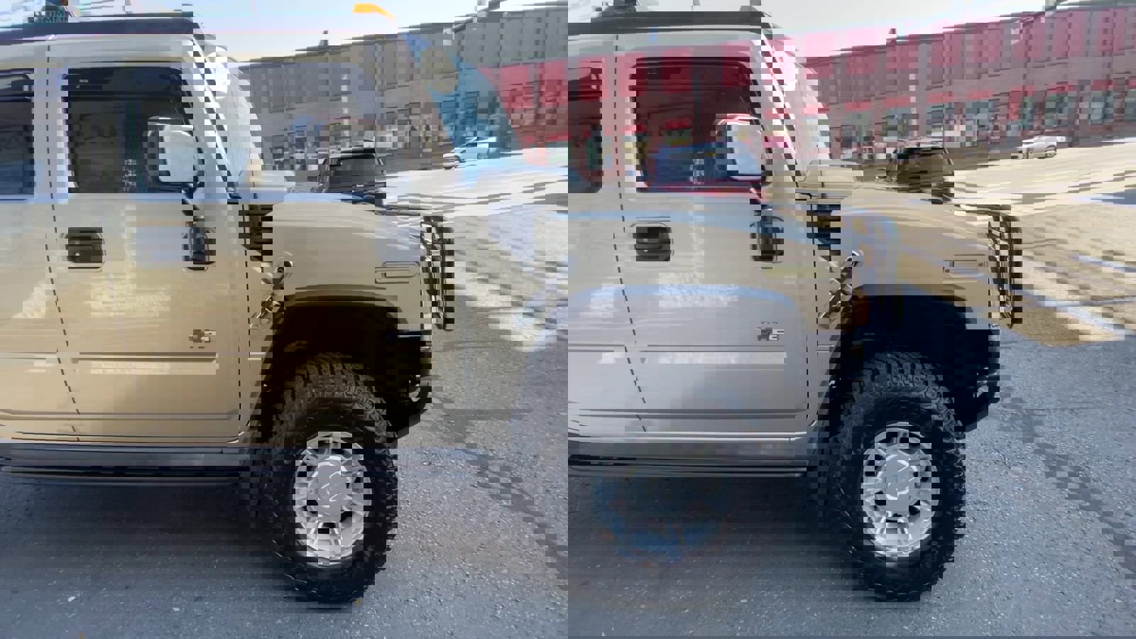 Used 2005 HUMMER H2 SUV w/ Preferred Equipment Group image 30