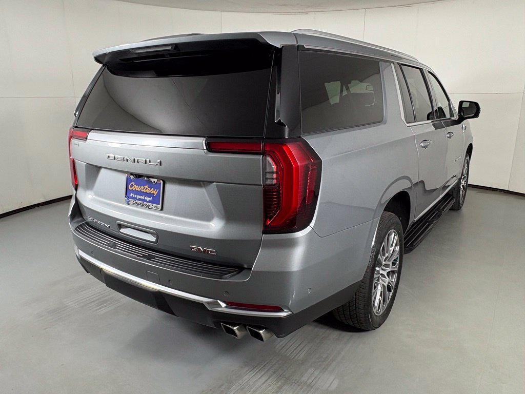 Used 2025 GMC Yukon XL Denali AWD/4WD image 10