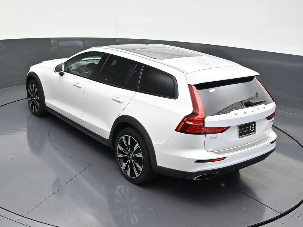 Certified 2022 Volvo V60 T5 Cross Country w/ Climate Package image 19