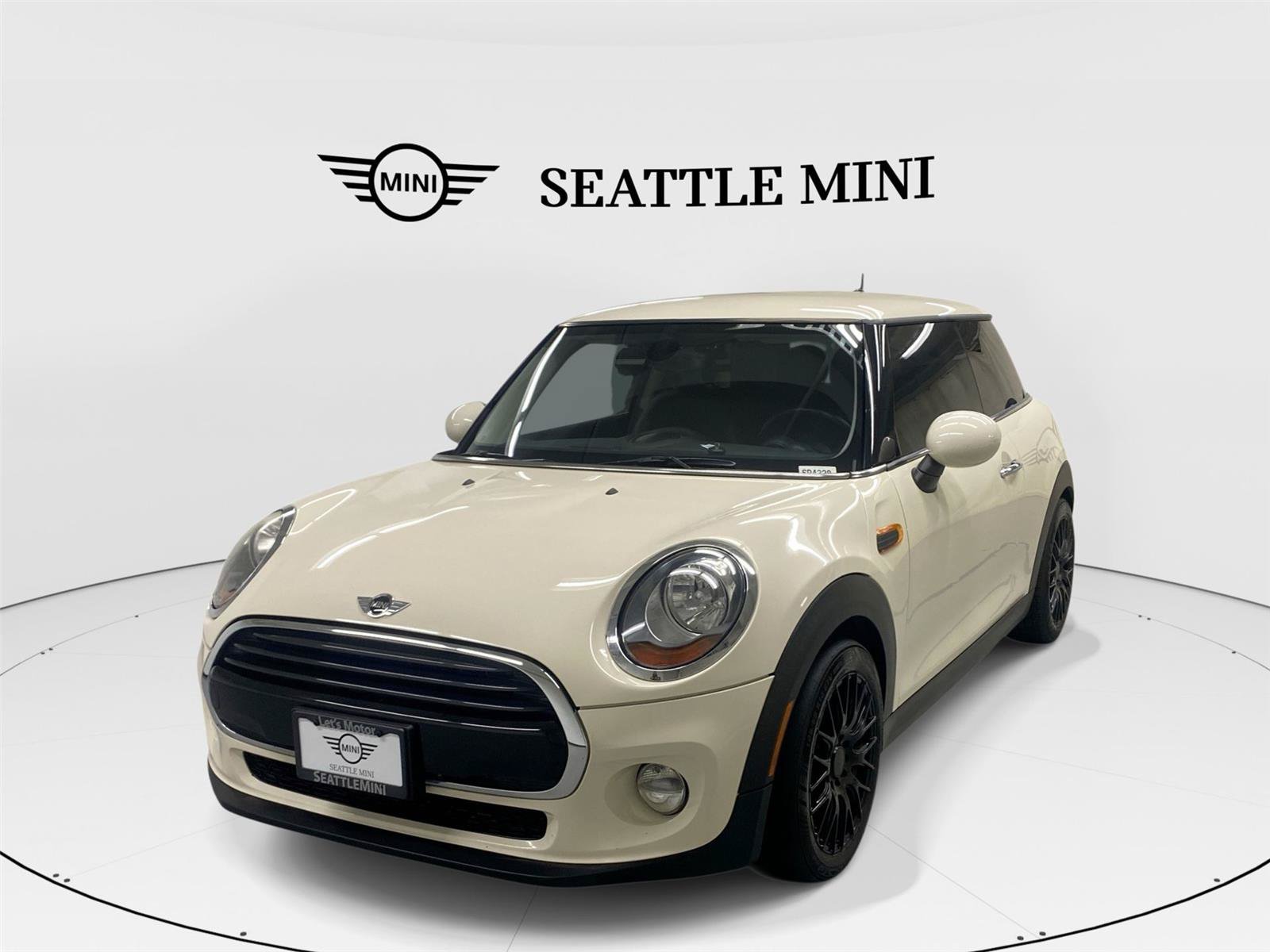Used 2017 MINI Cooper 2-Door Hardtop FWD image 1