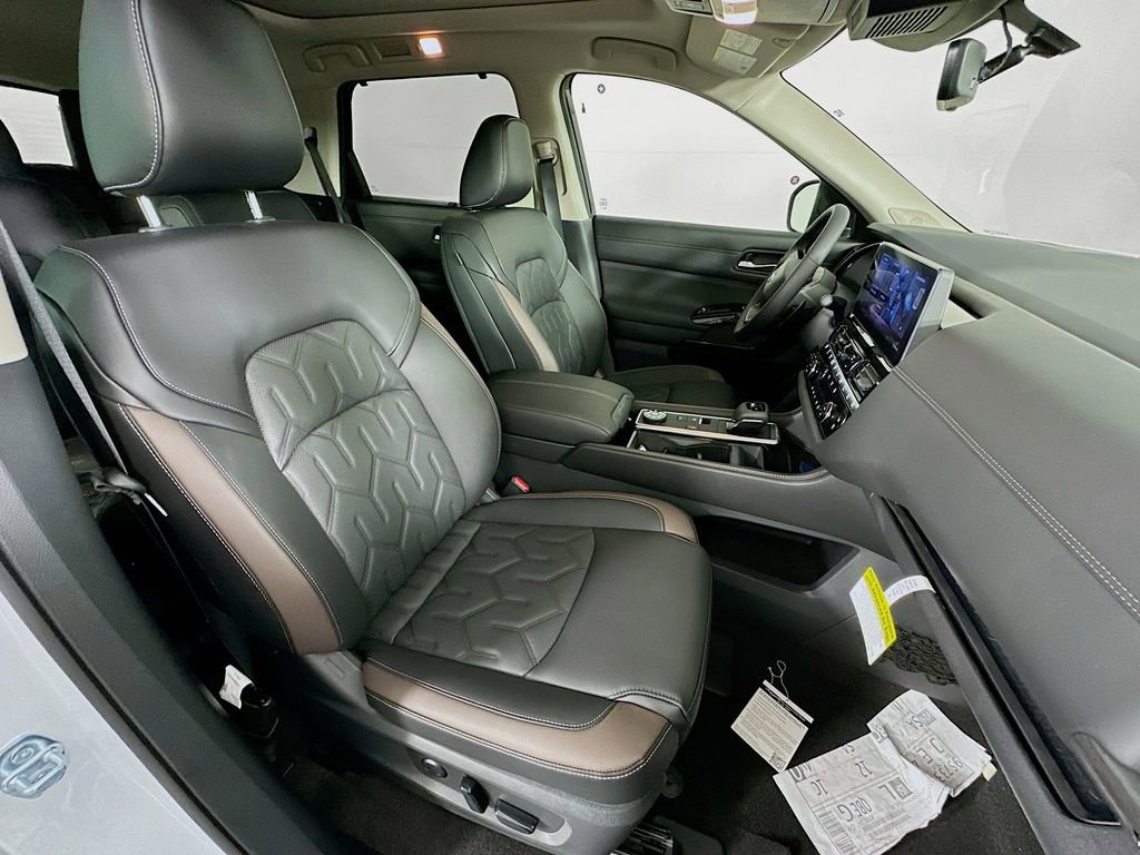 New 2026 Nissan Pathfinder Platinum image 36