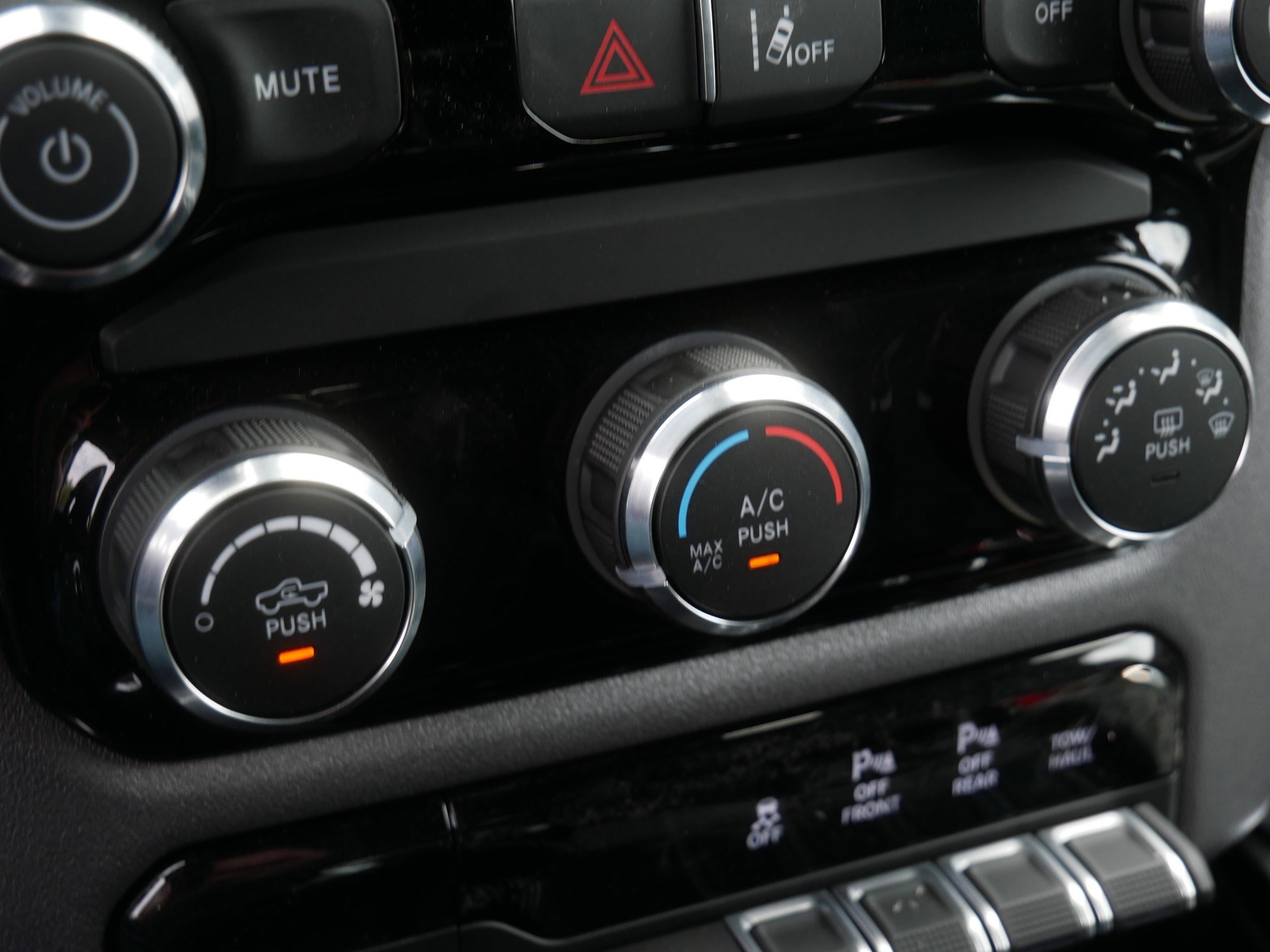 New 2026 RAM 1500 Express AWD/4WD image 10