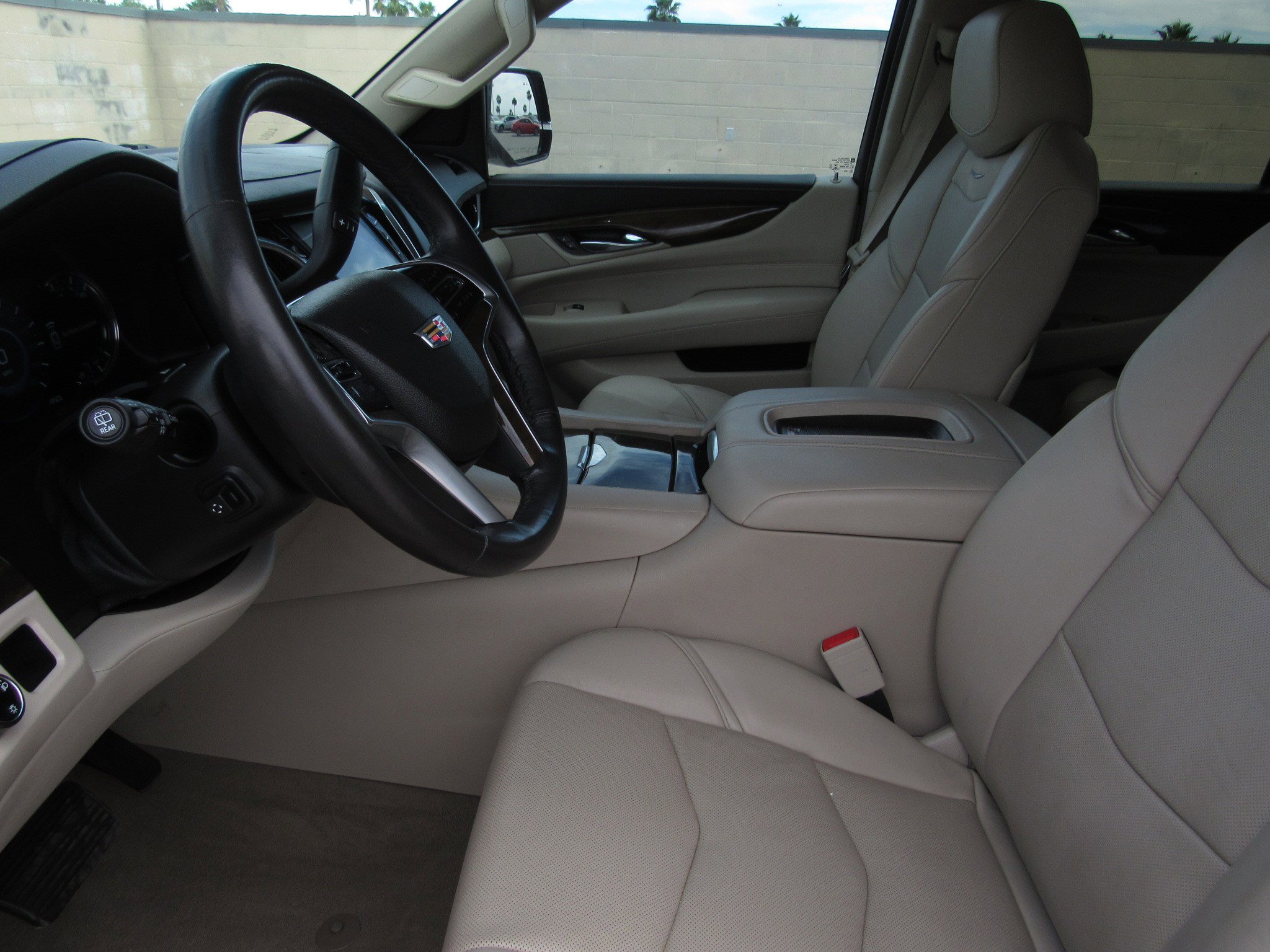 Used 2019 Cadillac Escalade Luxury image 16