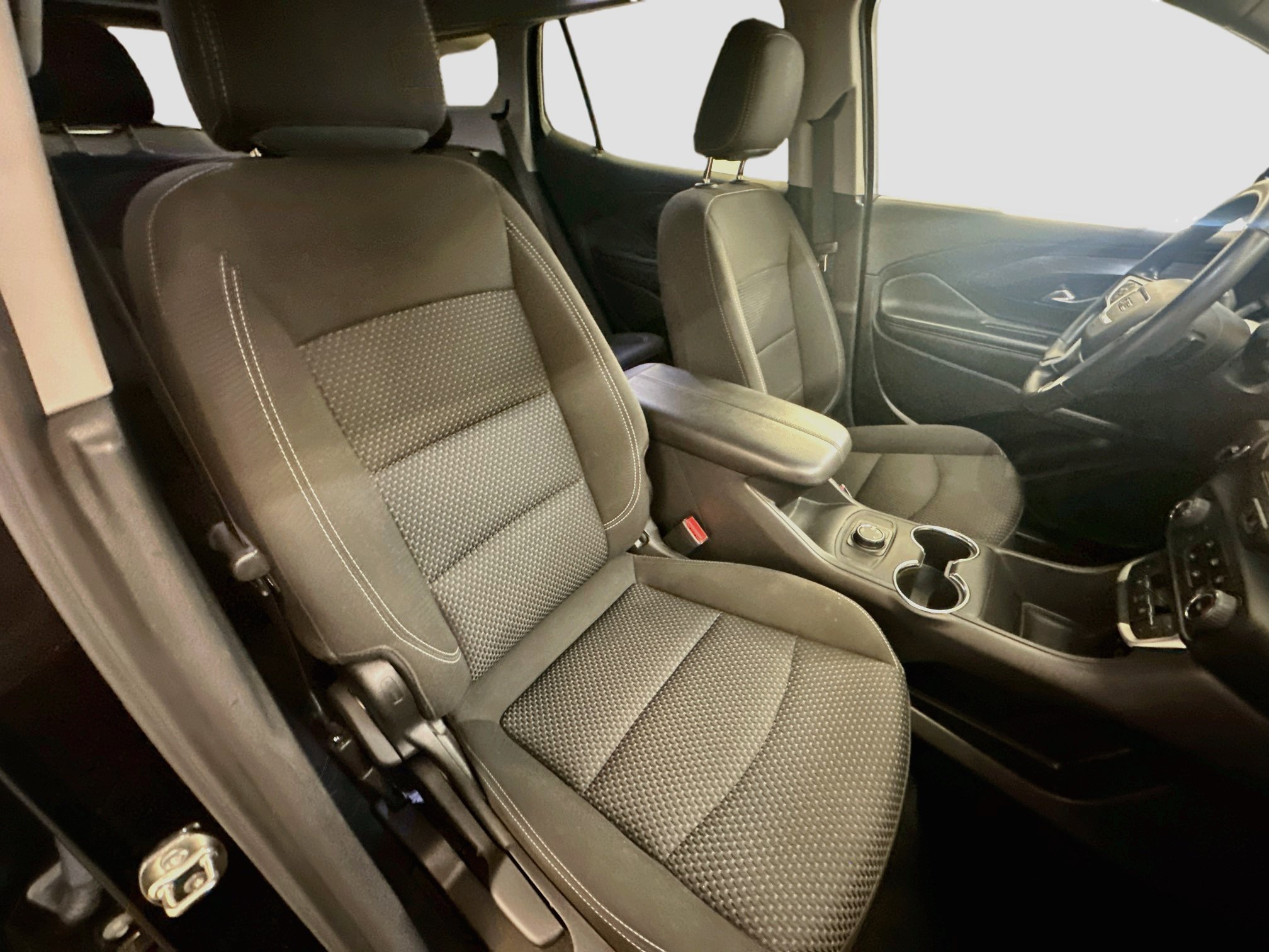 Used 2024 GMC Terrain SLE AWD/4WD image 32