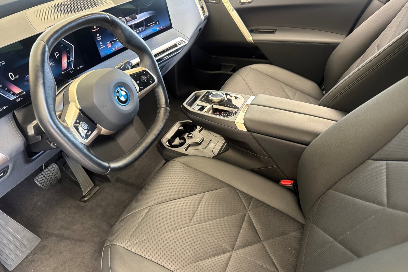 Certified 2024 BMW iX xDrive50 w/ Sport Package AWD/4WD image 4
