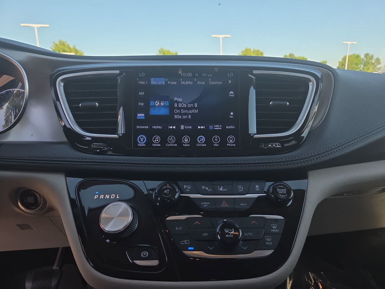 Used 2017 Chrysler Pacifica Limited FWD image 24