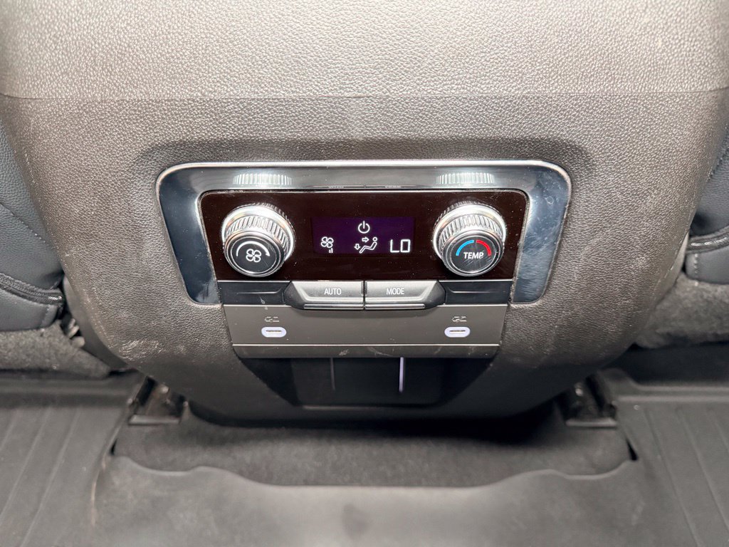 Used 2023 GMC Yukon SLE AWD/4WD image 13