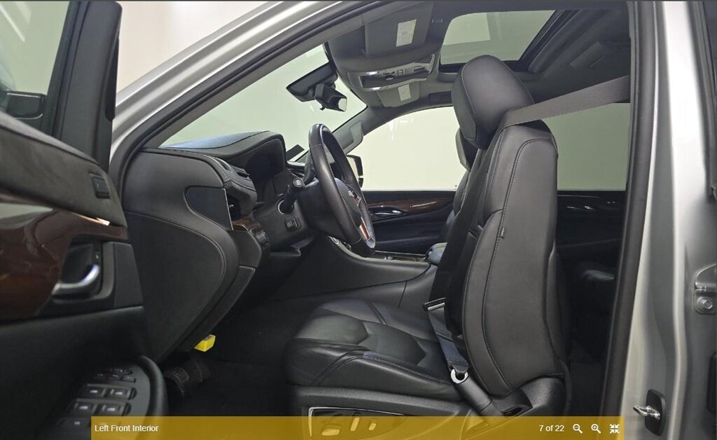 Used 2020 Cadillac Escalade Luxury image 2