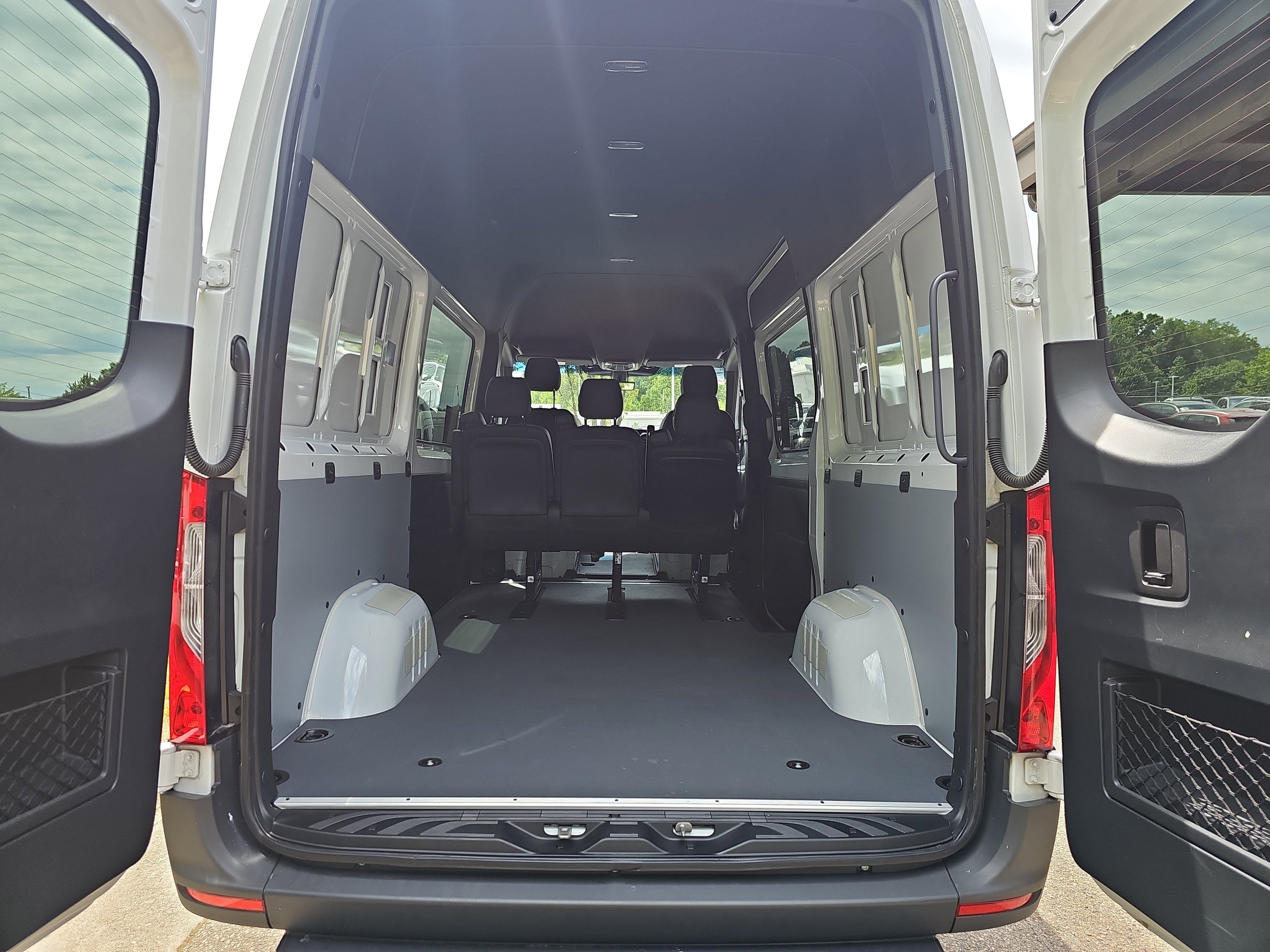 Used 2025 Mercedes-Benz Sprinter 2500 image 14