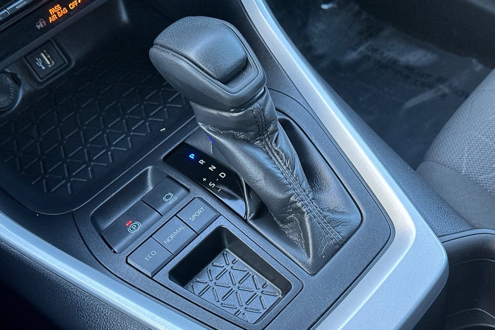 Used 2025 Toyota RAV4 XLE image 21