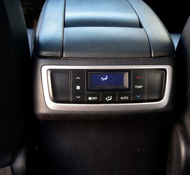 Used 2019 Toyota Highlander XLE image 18