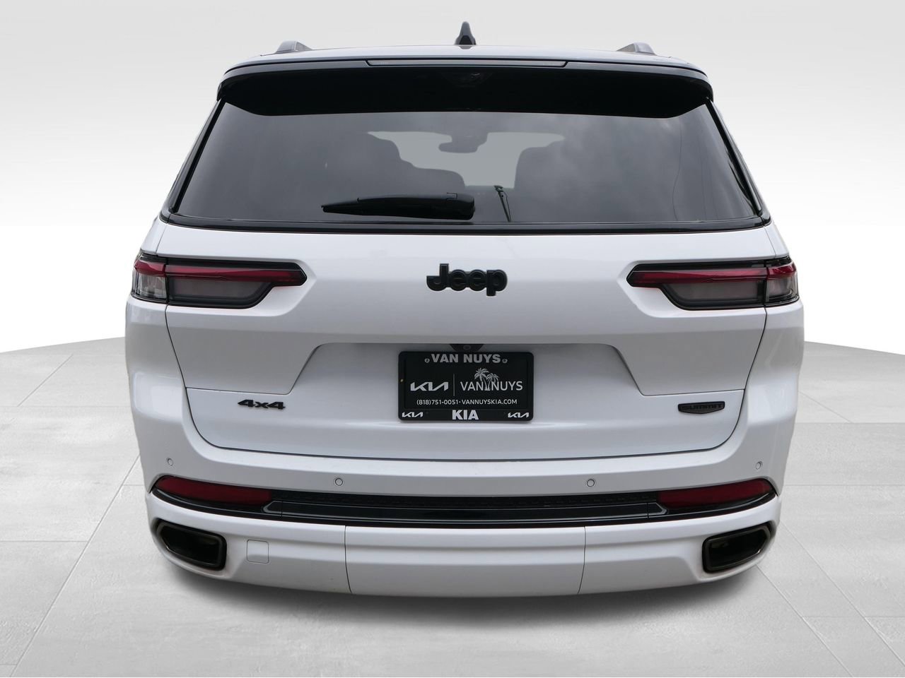 Used 2023 Jeep Grand Cherokee L Summit AWD/4WD image 5