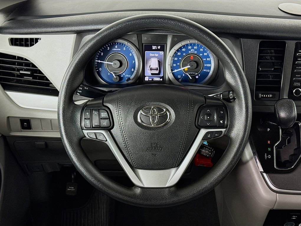 Used 2020 Toyota Sienna L image 22